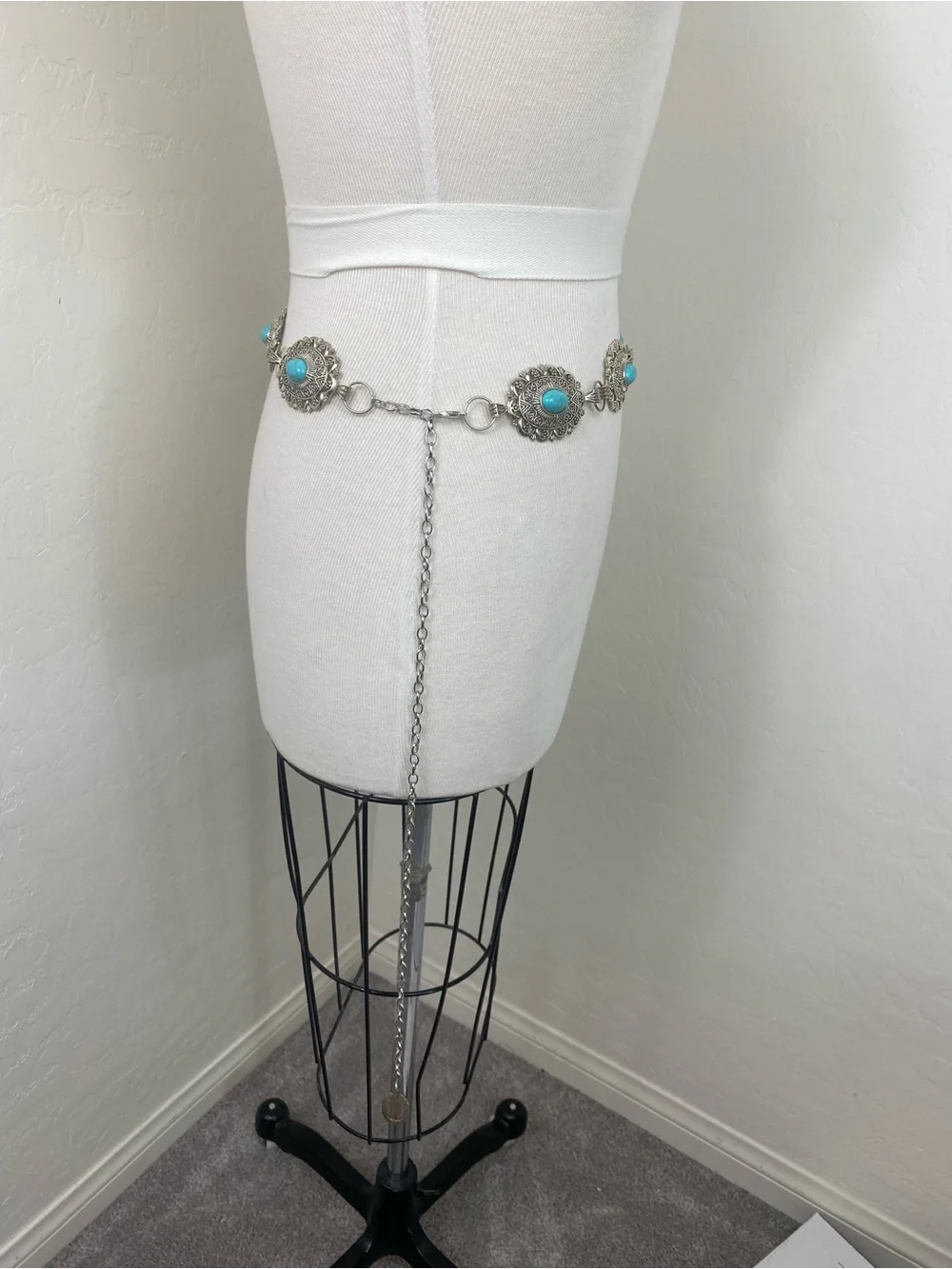 Concho Boho Western Oval Medallion Women's Belt - Silver Tone